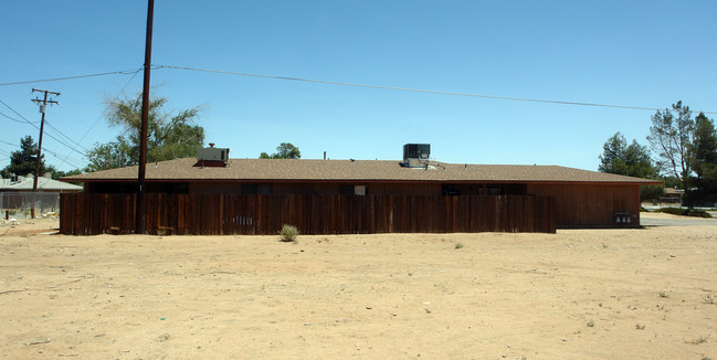 20210 Serrano Rd in Apple Valley, CA - Foto de edificio - Building Photo