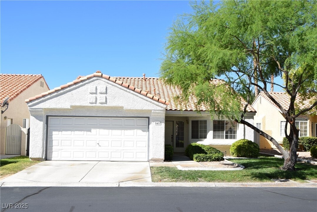 5453 Desert Valley Dr in Las Vegas, NV - Building Photo