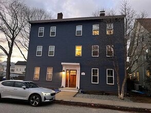 171 Austin St, Unit Unit 4 in Portsmouth, NH - Building Photo - Building Photo