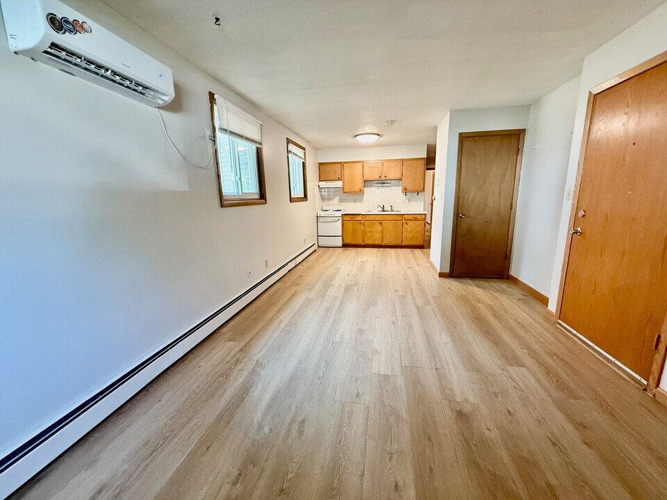 818 5th St NW in Waverly, IA - Foto de edificio