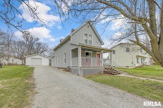 903 E Lake Ave in Peoria Heights, IL - Building Photo - Building Photo
