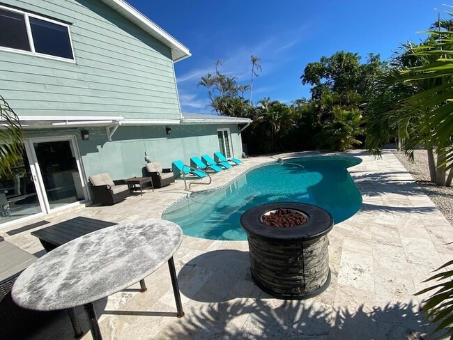 2051 SW 22nd Ave in Fort Lauderdale, FL - Building Photo - Building Photo