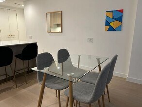 3 Ct Square W in Queens, NY - Foto de edificio - Building Photo