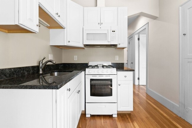 28 Poplar St in Danvers, MA - Building Photo - Building Photo