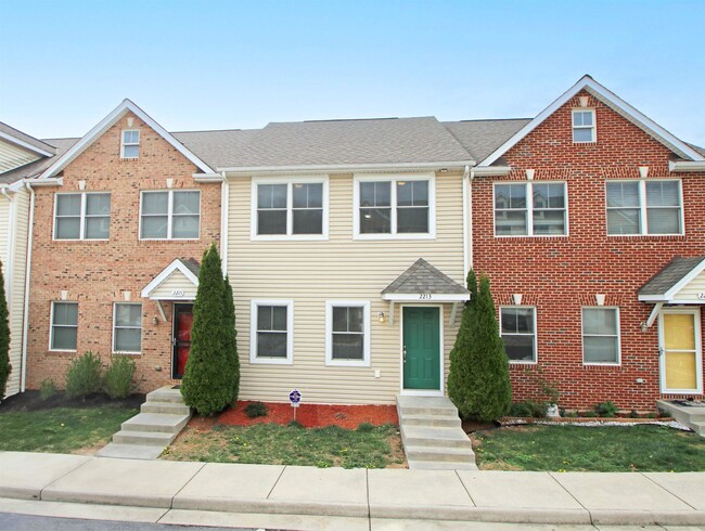 property at 2213 Lapis Ln