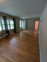 916 Barton Pl in St. Charles, MO - Building Photo