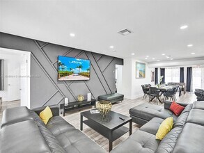 1206 Lincoln St in Hollywood, FL - Building Photo - Building Photo