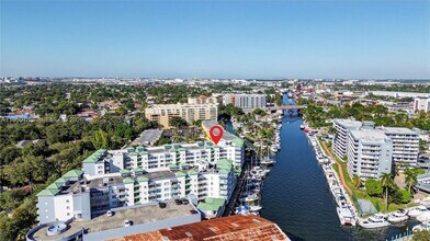 2475 NW 16th St Rd in Miami, FL - Building Photo - Building Photo