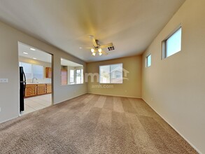 8116 Caspian Moon Dr in Las Vegas, NV - Building Photo - Building Photo