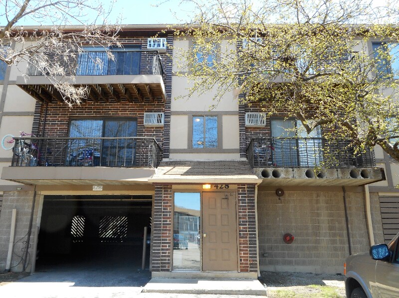 428 E Bailey Rd in Naperville, IL - Building Photo