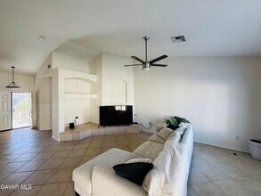 44524 37th St W in Lancaster, CA - Building Photo - Building Photo
