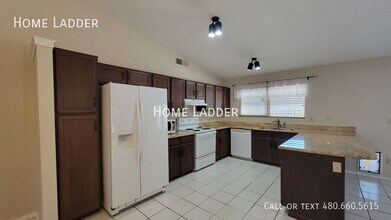10201 S 49th St in Phoenix, AZ - Building Photo - Building Photo