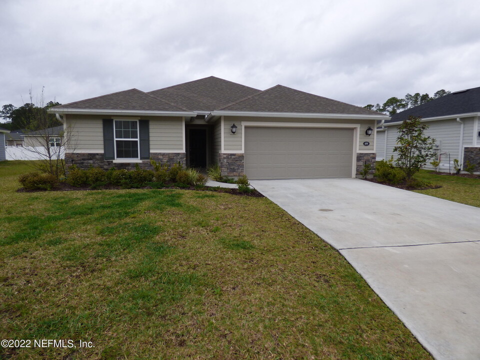 699 Flach Dr in Fruit Cove, FL - Building Photo