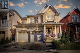 57 Lampkin St in Georgina, ON - Building Photo