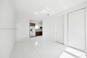 6400 NW 105th Pl in Doral, FL - Building Photo - Building Photo