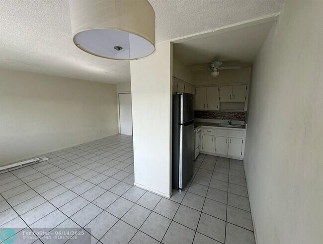 1814 E Oakland Park Blvd in Fort Lauderdale, FL - Building Photo - Building Photo