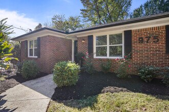 975 Shadowridge Dr SE in Atlanta, GA - Building Photo - Building Photo
