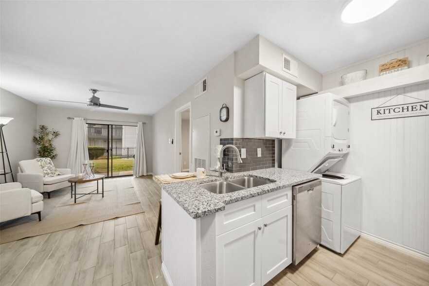 13151 Walden Rd, Unit 175 in Montgomery, TX - Building Photo