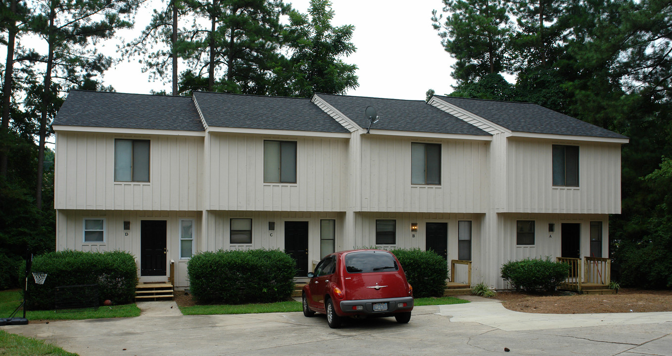 905 Hearthridge Rd in Raleigh, NC - Building Photo