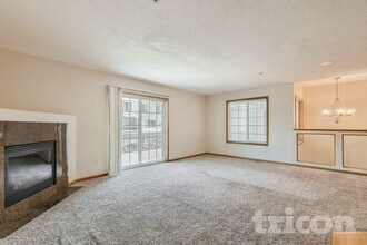 7010 S Park Dr in Savage, MN - Foto de edificio - Building Photo