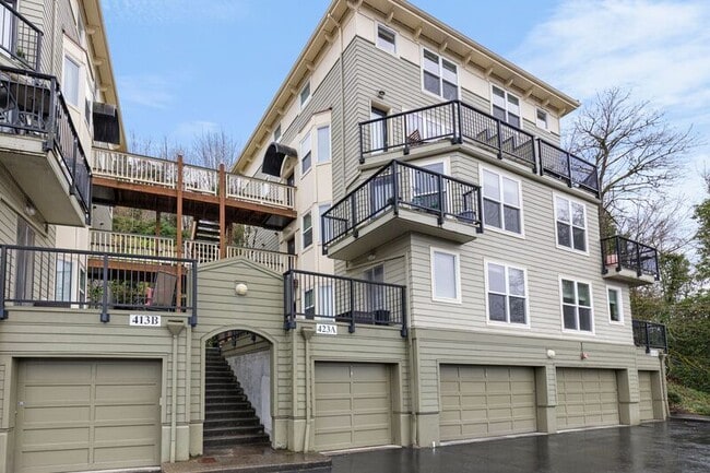 property at 423 NW Uptown Terrace