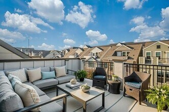 1053 Manacor Ln in Dallas, TX - Building Photo - Building Photo