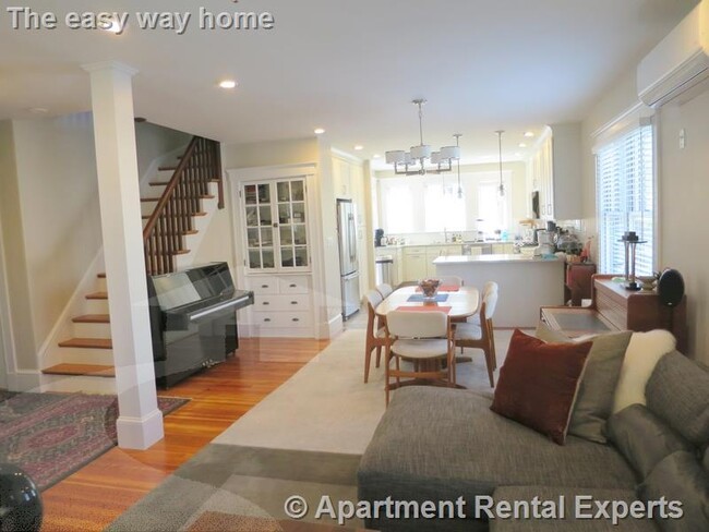 17 Dickson St in Somerville, MA - Building Photo - Building Photo
