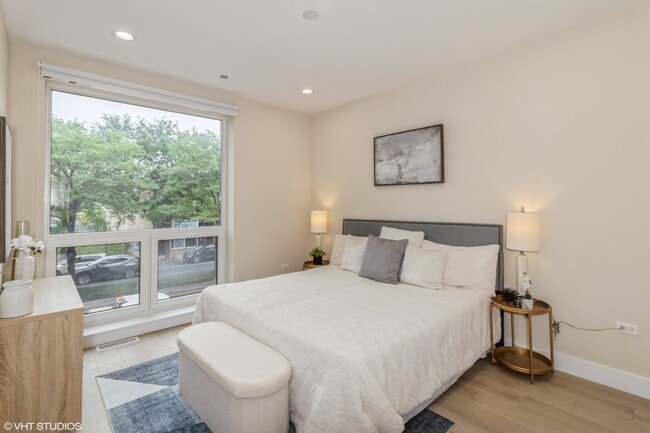 3045 W Irving Park Rd in Chicago, IL - Building Photo - Building Photo
