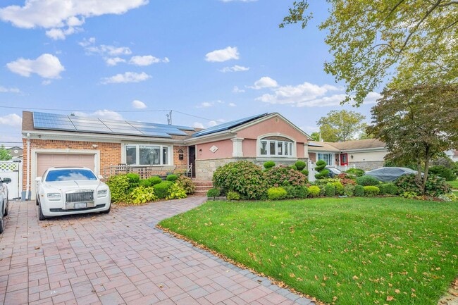 property at 2282 Baylis Ave