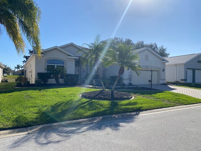 4919 Long Meadow Dr in Leesburg, FL - Building Photo - Building Photo