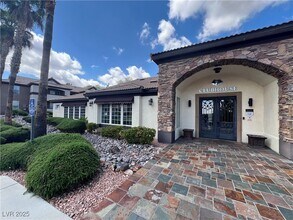 231 W Horizon Ridge Pkwy in Henderson, NV - Building Photo - Building Photo