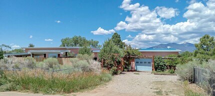 313 Adobe Rd in Taos, NM - Building Photo - Building Photo