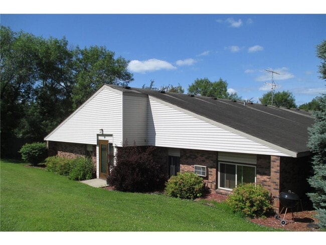 321 E Curran St in Darwin, MN - Building Photo - Building Photo