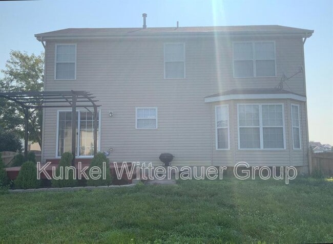 2437 Larchmont Dr in Belleville, IL - Building Photo - Building Photo