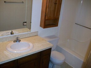 2208 E Divide Ave in Bismarck, ND - Building Photo - Building Photo