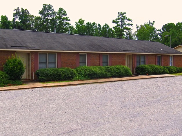 Holly Tree in Greenwood, SC - Foto de edificio