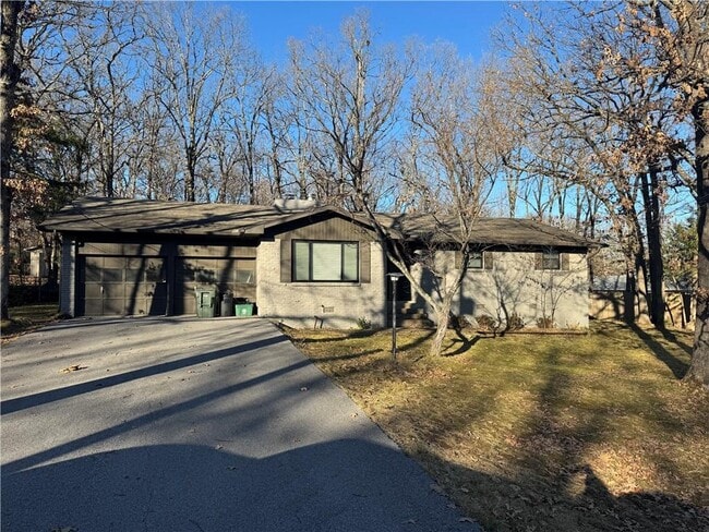 718 E Debra Dr in Fayetteville, AR - Foto de edificio - Building Photo