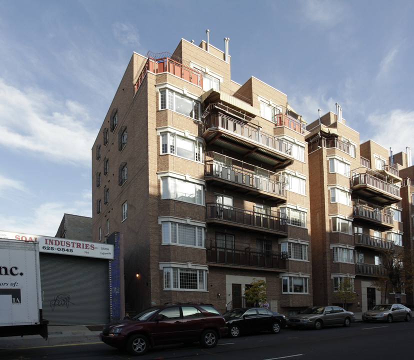 773 Bedford Ave in Brooklyn, NY - Foto de edificio