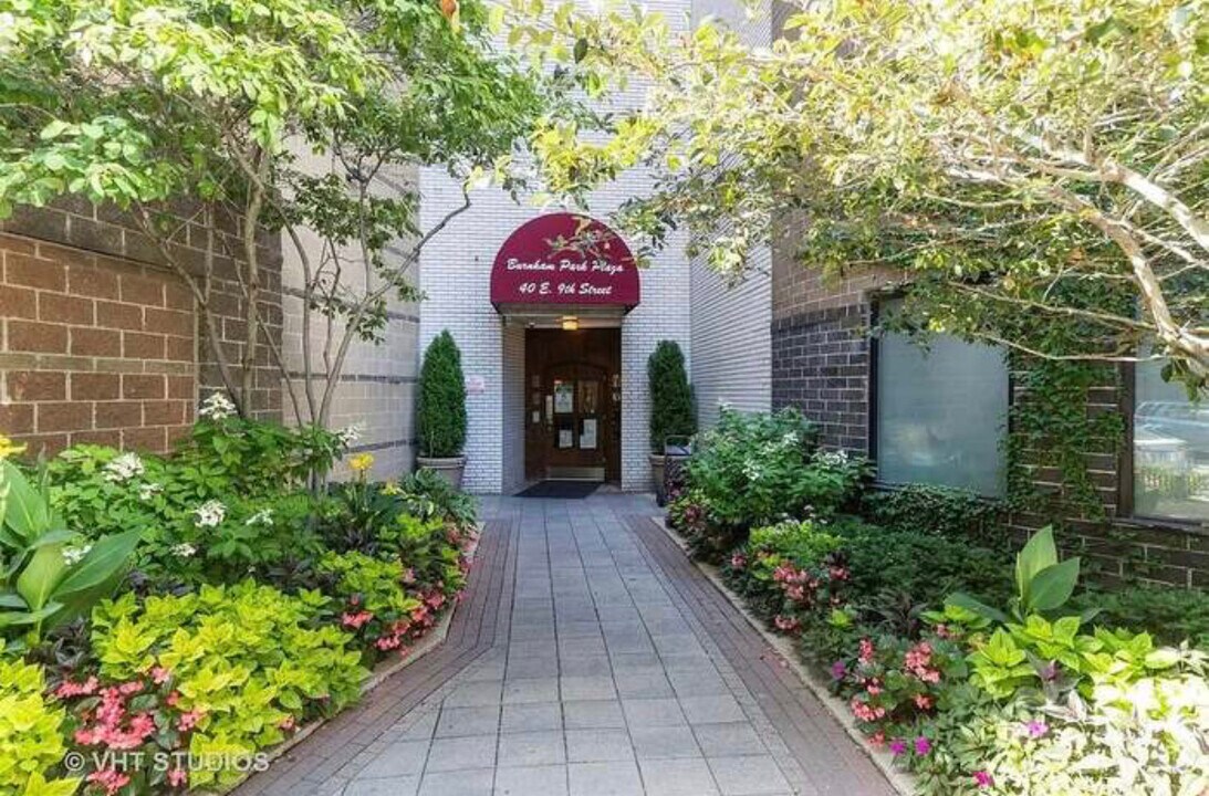 40 E 9th St, Unit 1217 in Chicago, IL - Building Photo