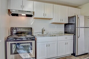 Cranberry Court in Kingston, MA - Building Photo