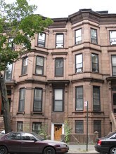 221 Berkeley Pl in Brooklyn, NY - Foto de edificio - Building Photo