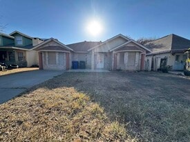 404 Venado Ct in Laredo, TX - Building Photo