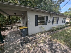 1056 Detroit Cir W in Jacksonville, FL - Building Photo