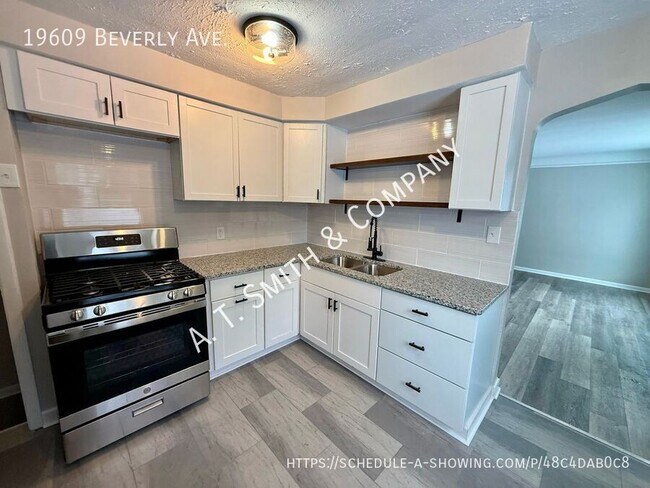 19609 Beverly Ave in Maple Heights, OH - Building Photo - Building Photo