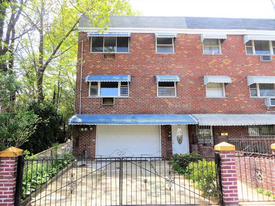 3521 Tiemann Ave in Bronx, NY - Building Photo