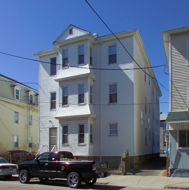 339 E Main St in Fall River, MA - Building Photo - Building Photo