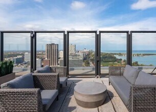 530 W Hawthorne Pl, Unit 3450-2602 in Chicago, IL - Building Photo - Building Photo