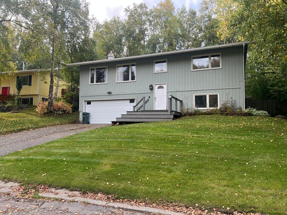 13760 Venus Way in Anchorage, AK - Building Photo