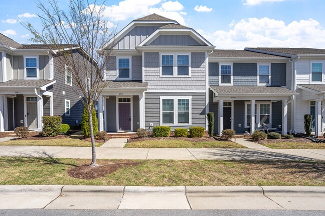 6512 Perry Creek Rd in Raleigh, NC - Building Photo - Building Photo