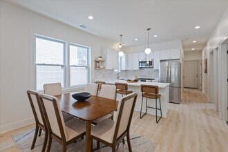 1808 N Karlov Ave in Chicago, IL - Building Photo - Building Photo